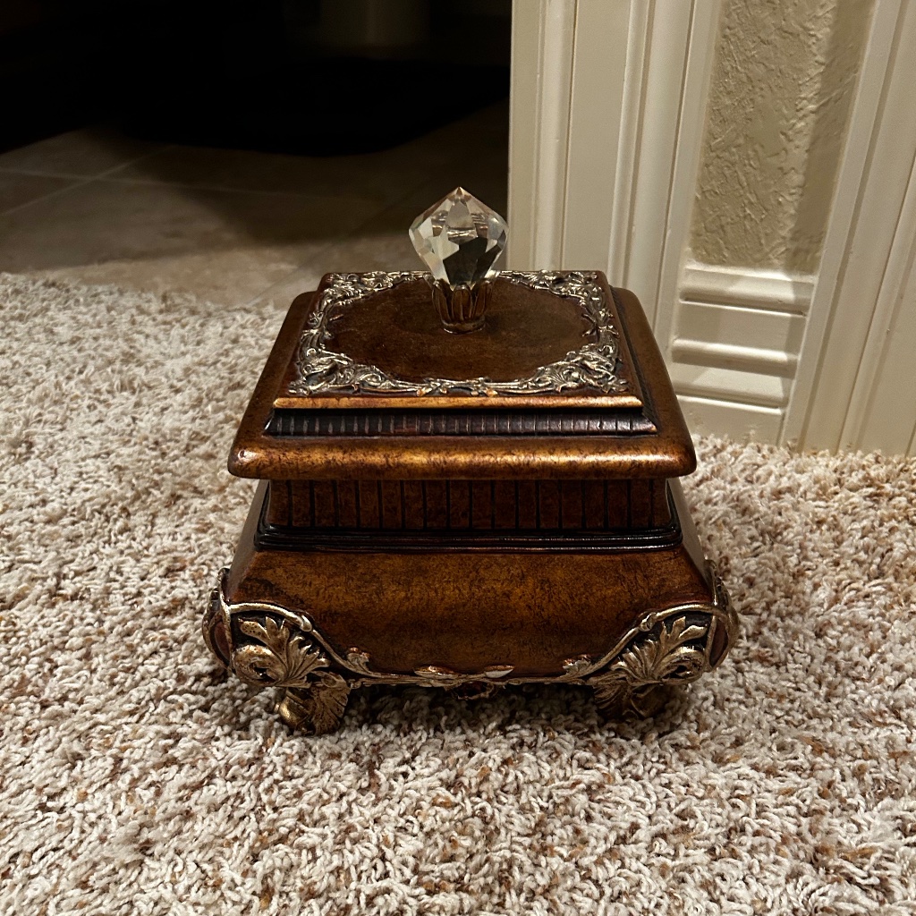 Vintage Jewelry Box With Lid Vintage Jewelry Box With Lid